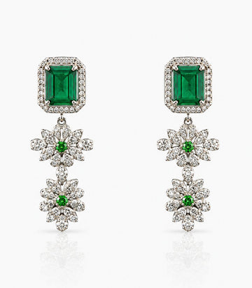 Pair Of Earrings With Emerald And Diamond Design