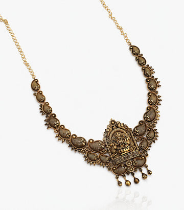 An Antique-Finish Gold Temple Necklace Featuring A Central Rectangular Pendant