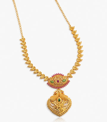 An Antique-Finish Gold Haram Featuring A Traditional Manga Malai