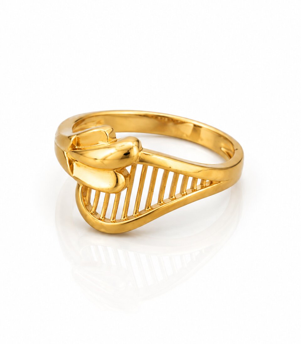 Gold Floral Blossom Ring for Women – Elegant Flower Design